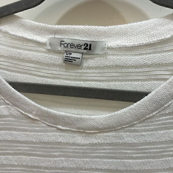 Forever 21 White Sweater Size Small - Picture 4 of 6
